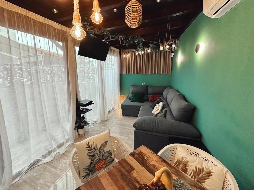 Stylish 2-Bedroom Apartment with AC & Pool