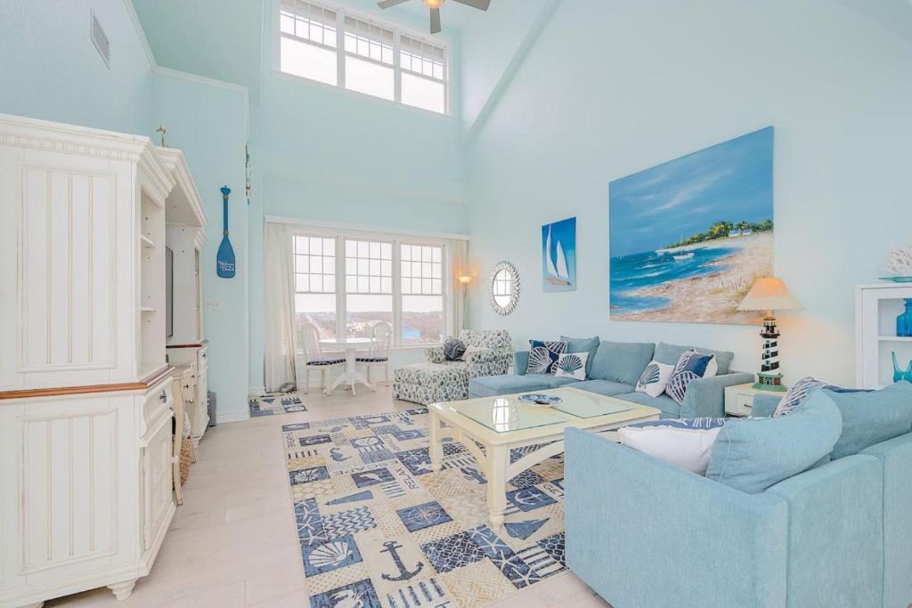 Curated visual reference: Picture Idea: Penthouse By The Sea Huge Home With Amazing Views Virginia