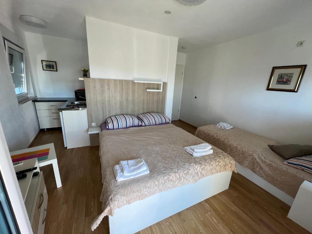 A bed or beds in a room at Villa Dobre Vode