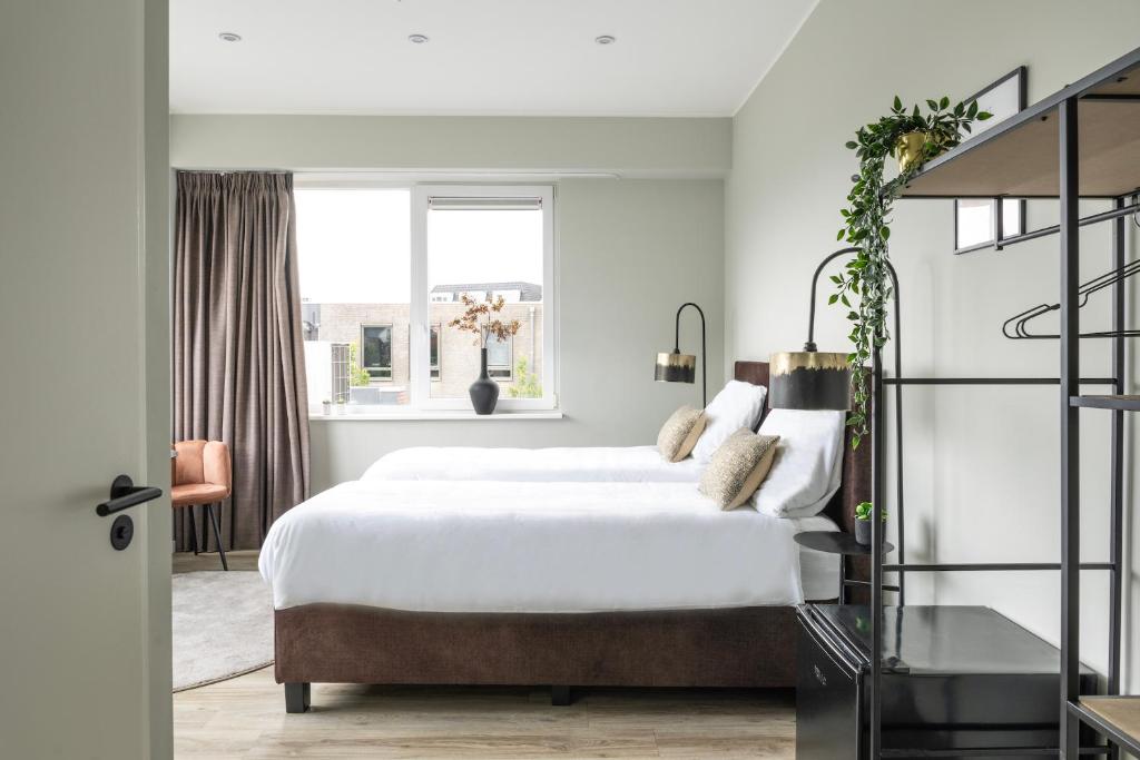 a bedroom with a bed and a window at Fast Wifi, En Suite Bathroom - Maison Lux in Raamsdonksveer