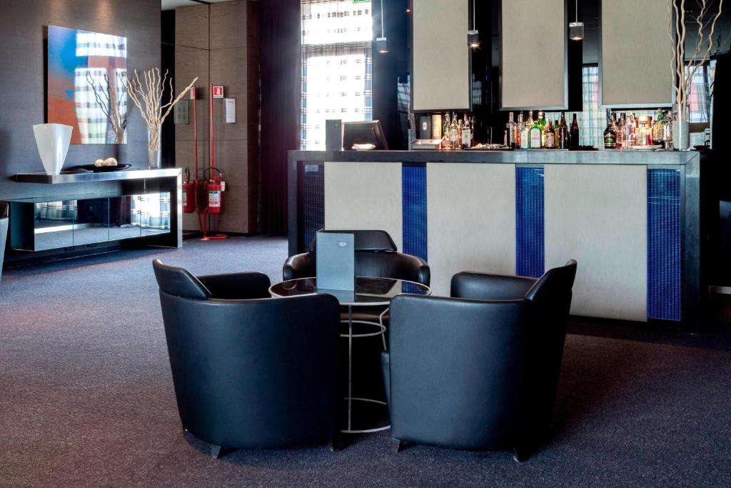 Posezení v ubytování AC Hotel Brescia by Marriott