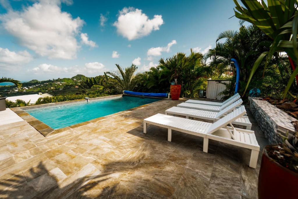Piscina di Bas de villa le rêve éveillé o nelle vicinanze