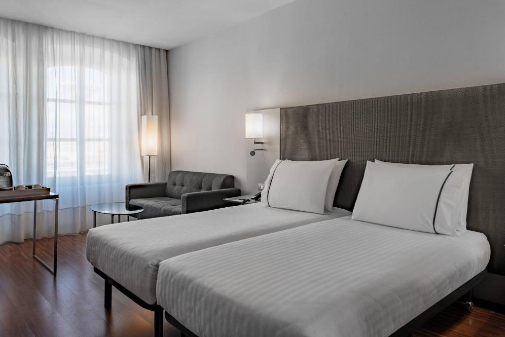 Postel nebo postele na pokoji v ubytování AC Hotel Torino by Marriott