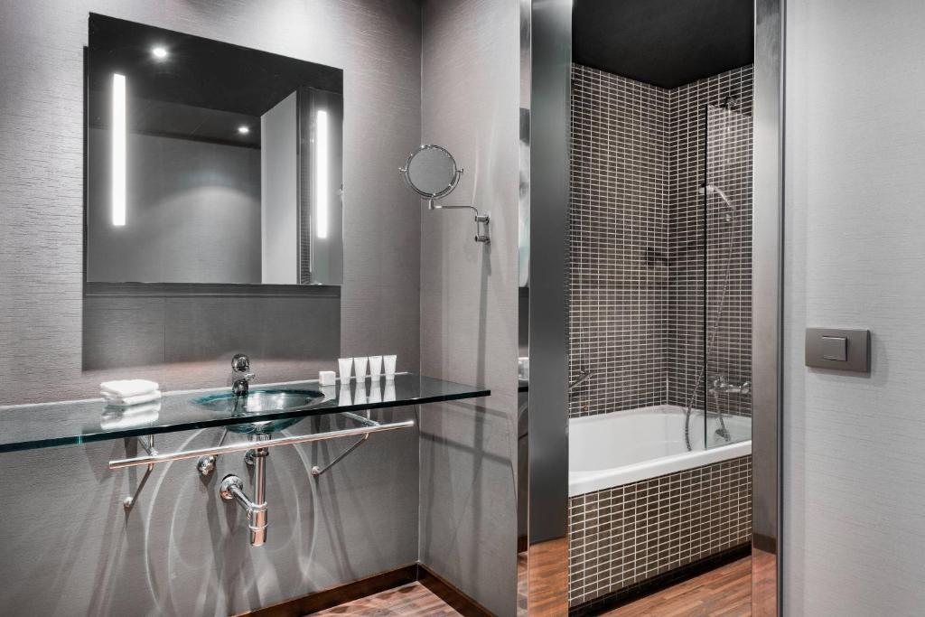 Koupelna v ubytování AC Hotel Torino by Marriott