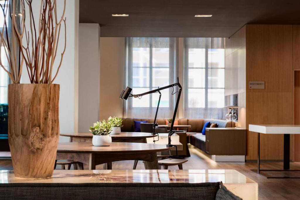Posezení v ubytování AC Hotel Torino by Marriott