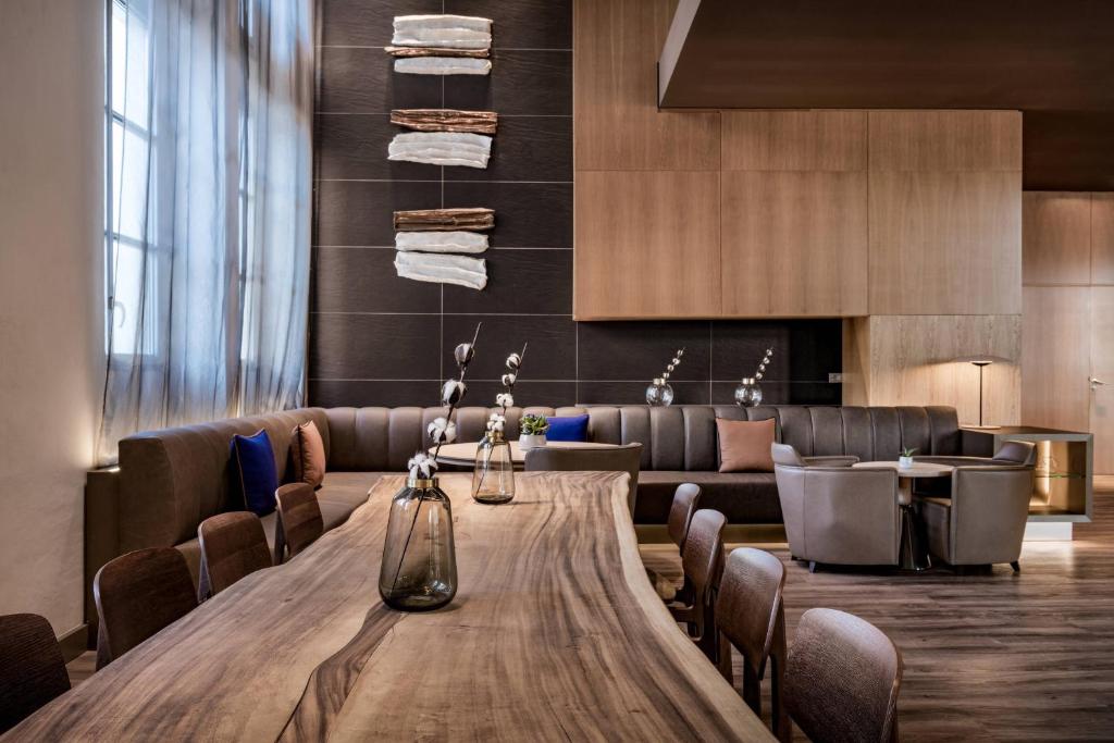 Posezení v ubytování AC Hotel Torino by Marriott