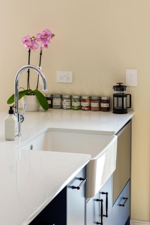 Leitch Cottage with carpark - Resim 8