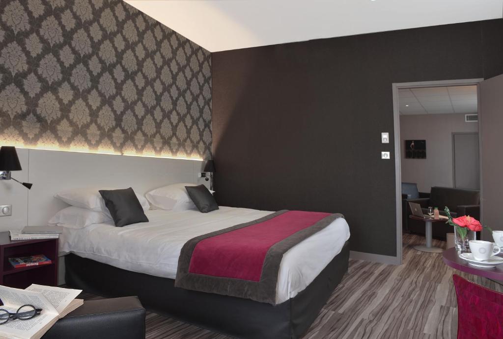 Logis Hôtel-Restaurant LE FONTARABIE - Standaard Familiekamer