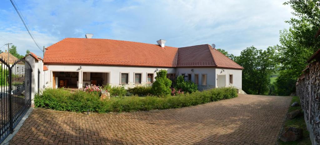 A garden outside Jákó Ház