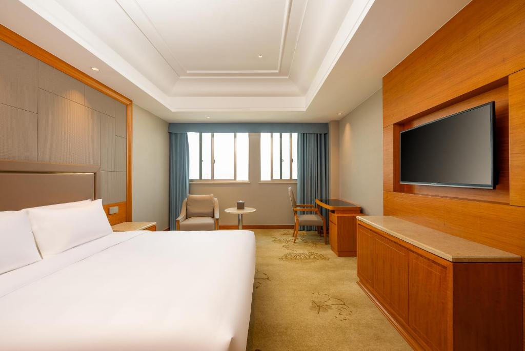 TV a/nebo společenská místnost v ubytování 上海戴斯温德姆酒店 Shanghai Days Wyndham Hotel