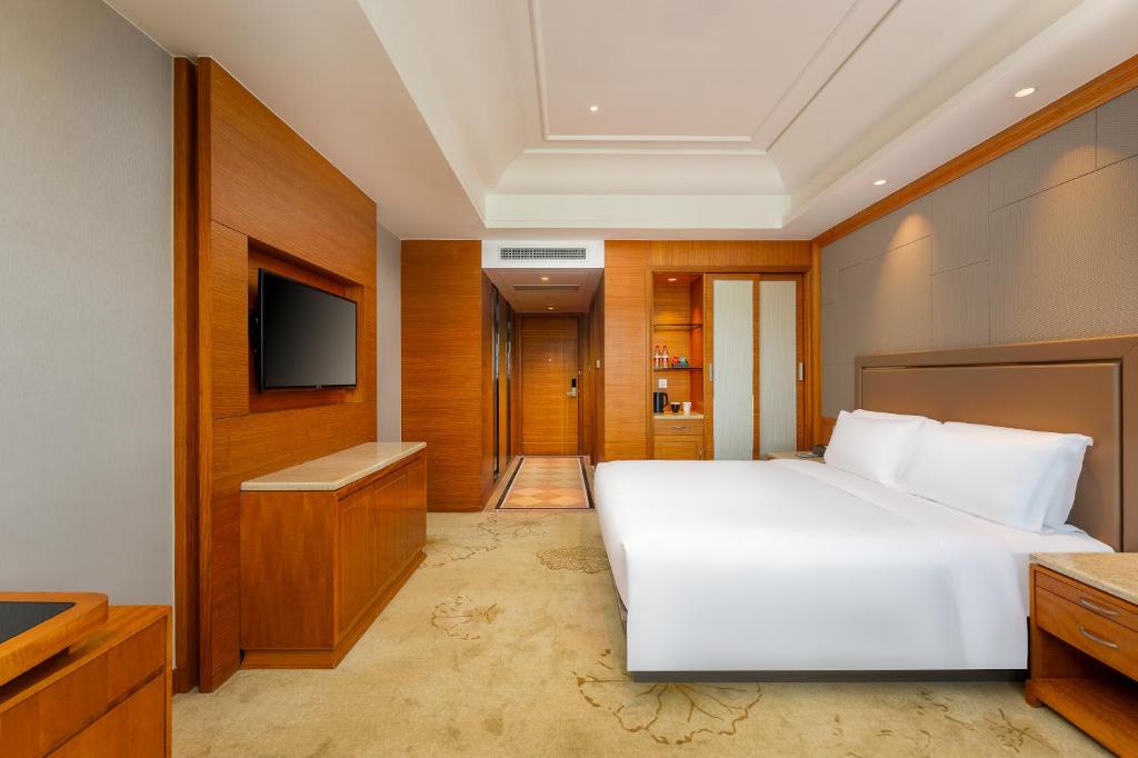 Postel nebo postele na pokoji v ubytování 上海戴斯温德姆酒店 Shanghai Days Wyndham Hotel
