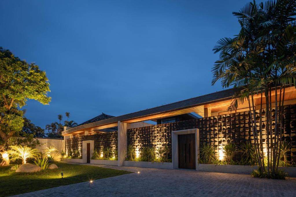 Un jardín fuera de Casa Sachi & Casa Halona