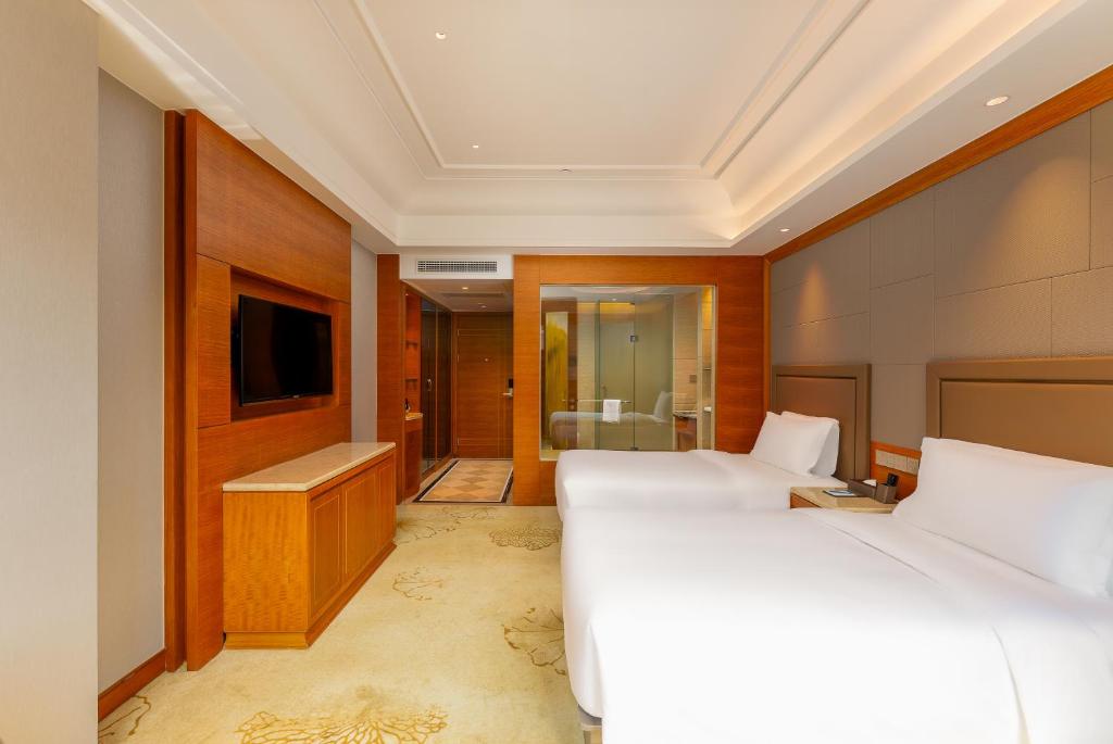 Postel nebo postele na pokoji v ubytování 上海戴斯温德姆酒店 Shanghai Days Wyndham Hotel