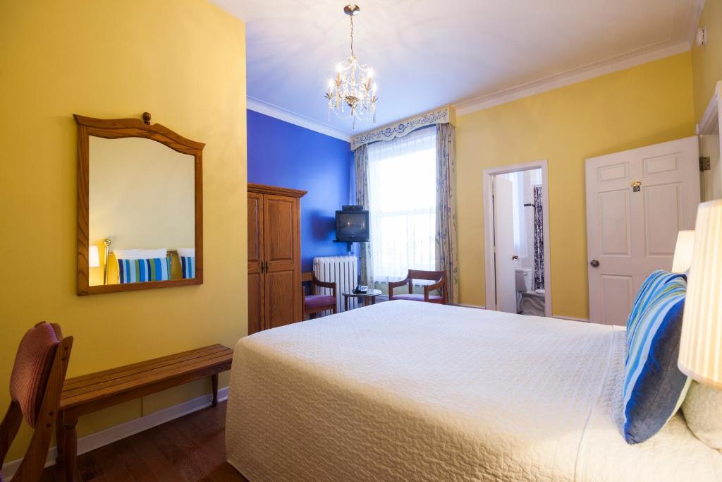 Postel nebo postele na pokoji v ubytování Hotel Chateau de l'Argoat
