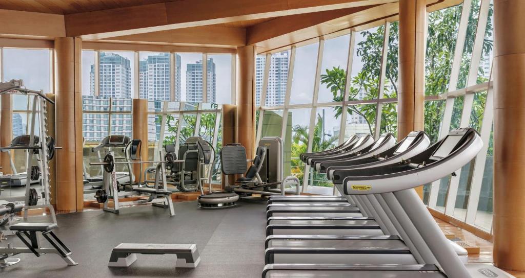 a gym with treadmills and elliptical machines at Hotel Indonesia Kempinski Jakarta in Jakarta