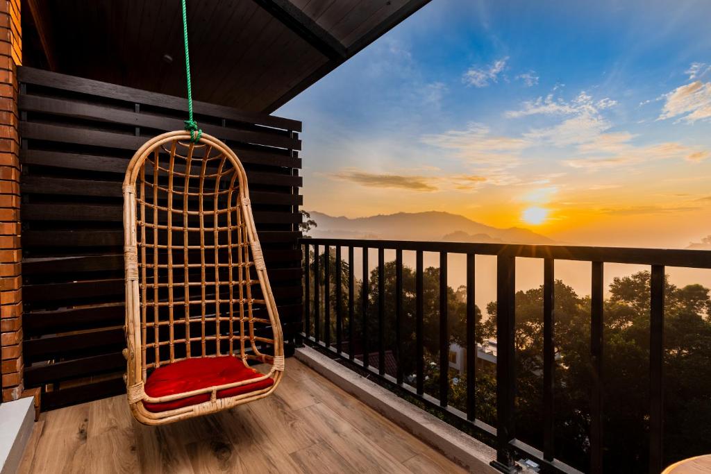 Východ nebo západ slunce při pohledu z hotelu nebo okolí