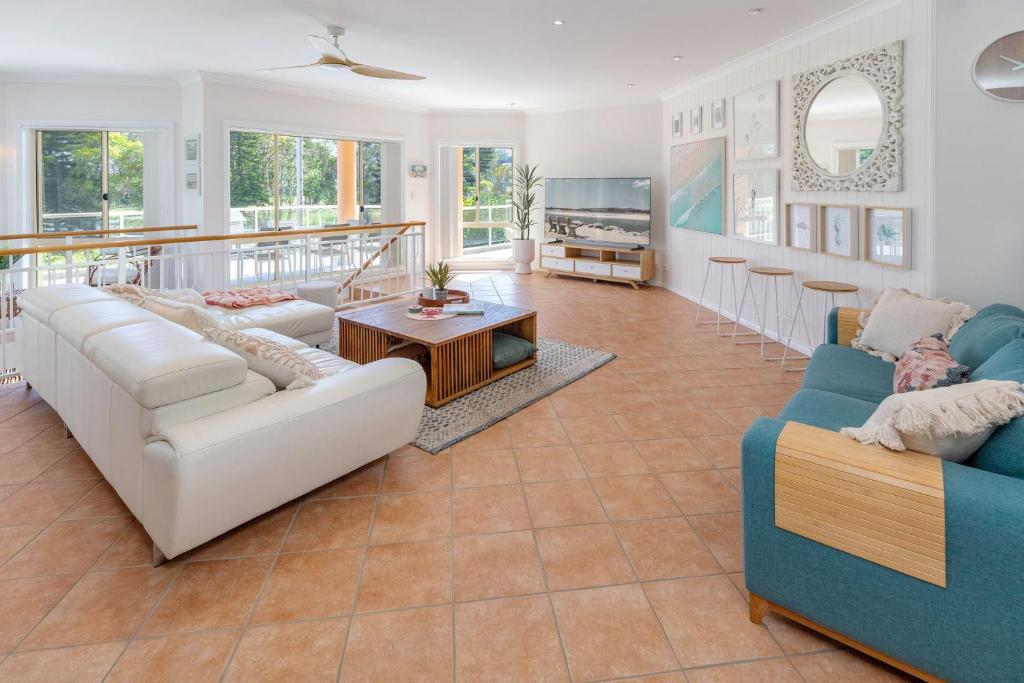 Χώρος καθιστικού στο Adriatic 4