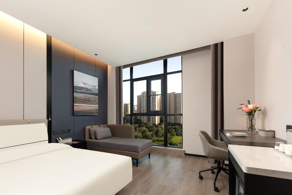 Postel nebo postele na pokoji v ubytování Atour Hotel Wuxi Taikeyuan Zhenze Road