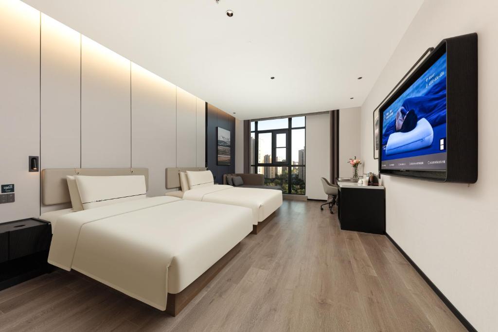 Postel nebo postele na pokoji v ubytování Atour Hotel Wuxi Taikeyuan Zhenze Road