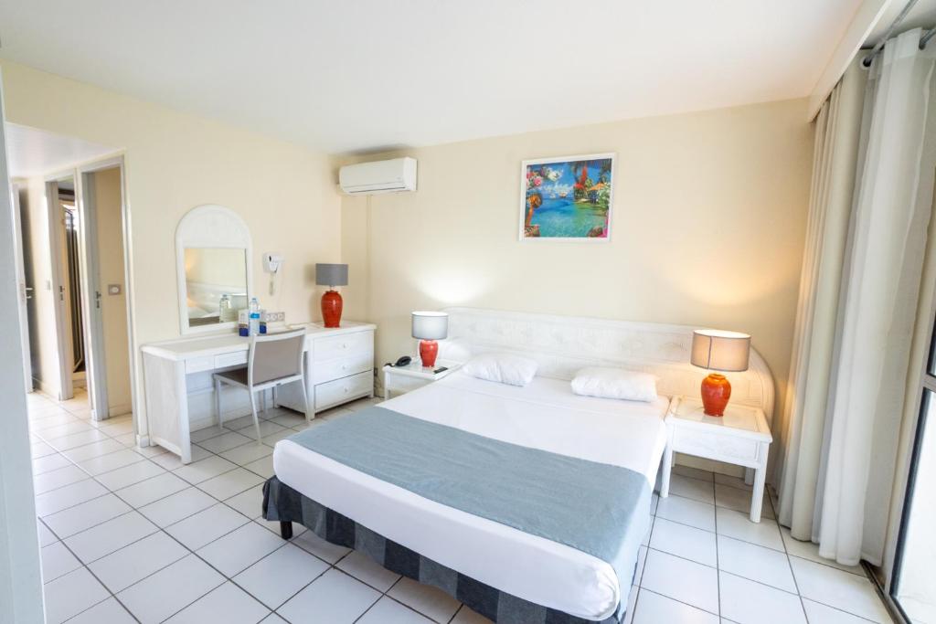 Uma cama ou camas num quarto em Canella Beach Hotel