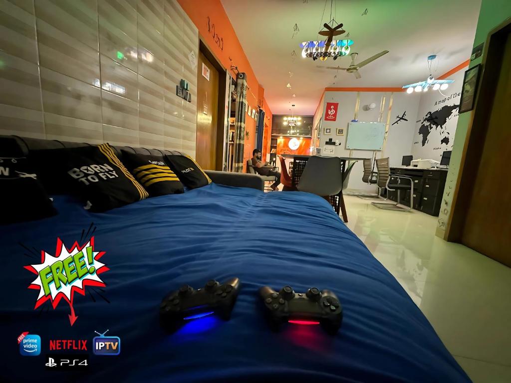 Телевизор и/или развлекательный центр в Hostel by zooFamily