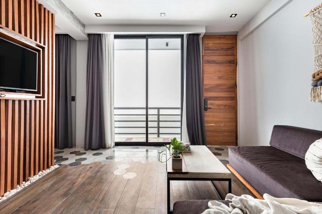 Гостиная зона в Leaf Boutique Condos