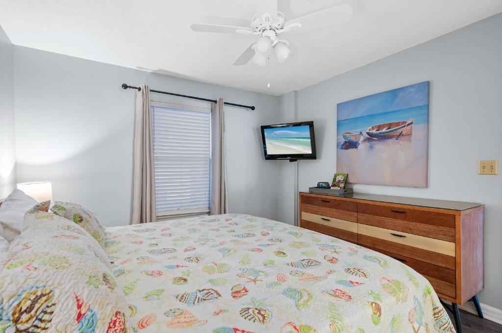 Postel nebo postele na pokoji v ubytování Just Updated - Beachfront Ocean view, 19th Floor