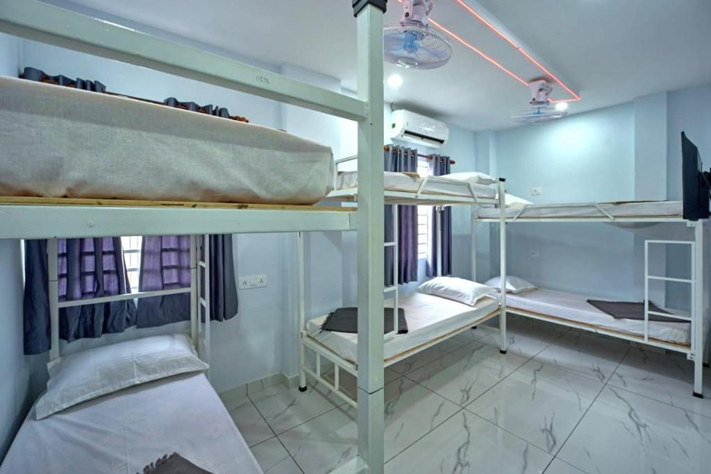 Postel nebo postele na pokoji v ubytování Panakal Residency, Fort Kochi