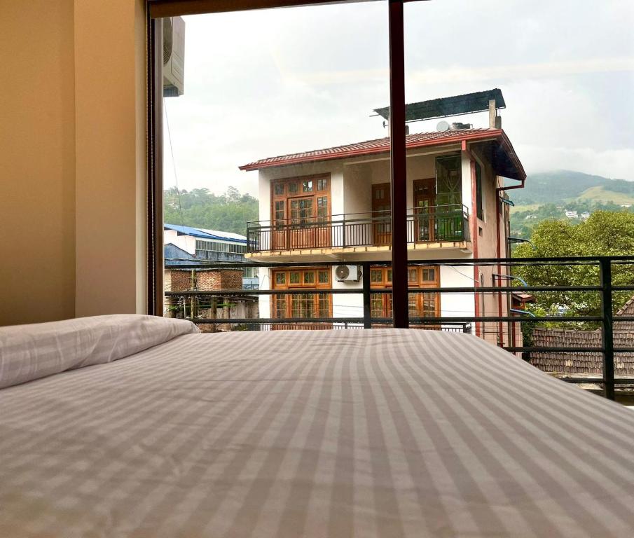 Nespecifikovaný výhled na hory nebo výhled na hory při pohledu z hotelu
