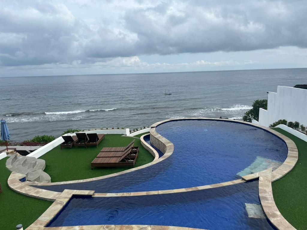 Bazén v ubytování Amed Sea Resort nebo v jeho okolí