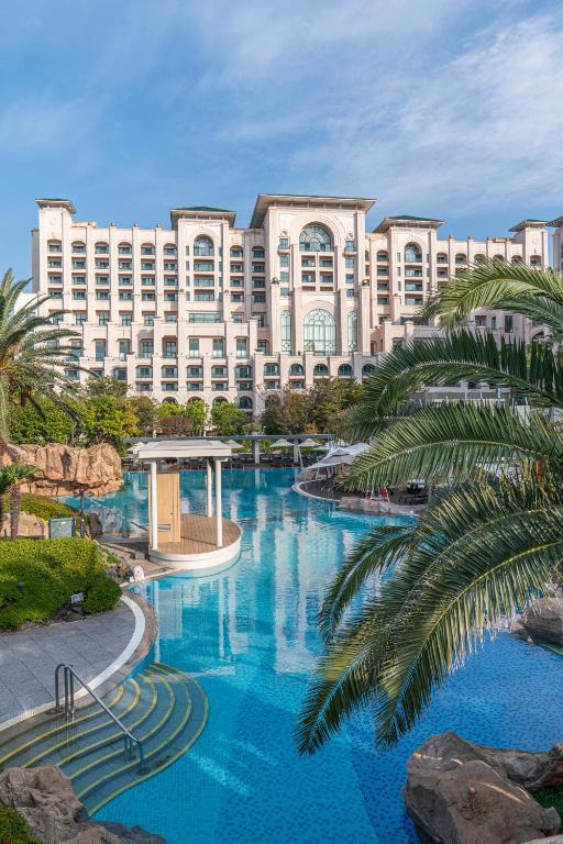 Bazén v ubytování Lotte Hotel Jeju nebo v jeho okolí
