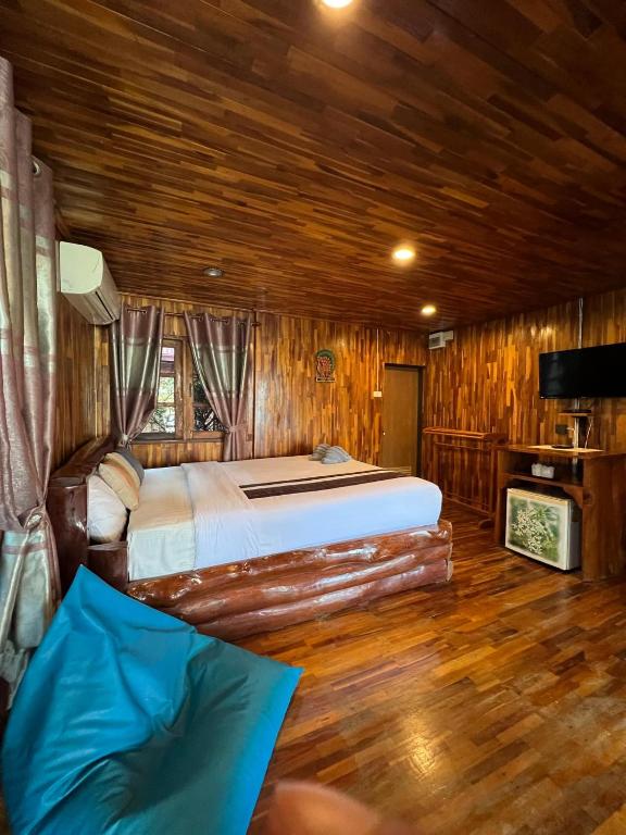 Postel nebo postele na pokoji v ubytování Homebeach Resort เกาะล้าน