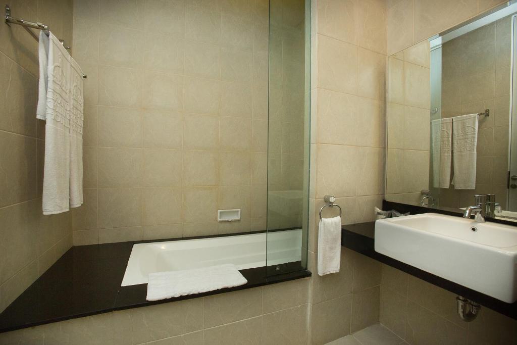 Koupelna v ubytování Grand Kecubung Hotel