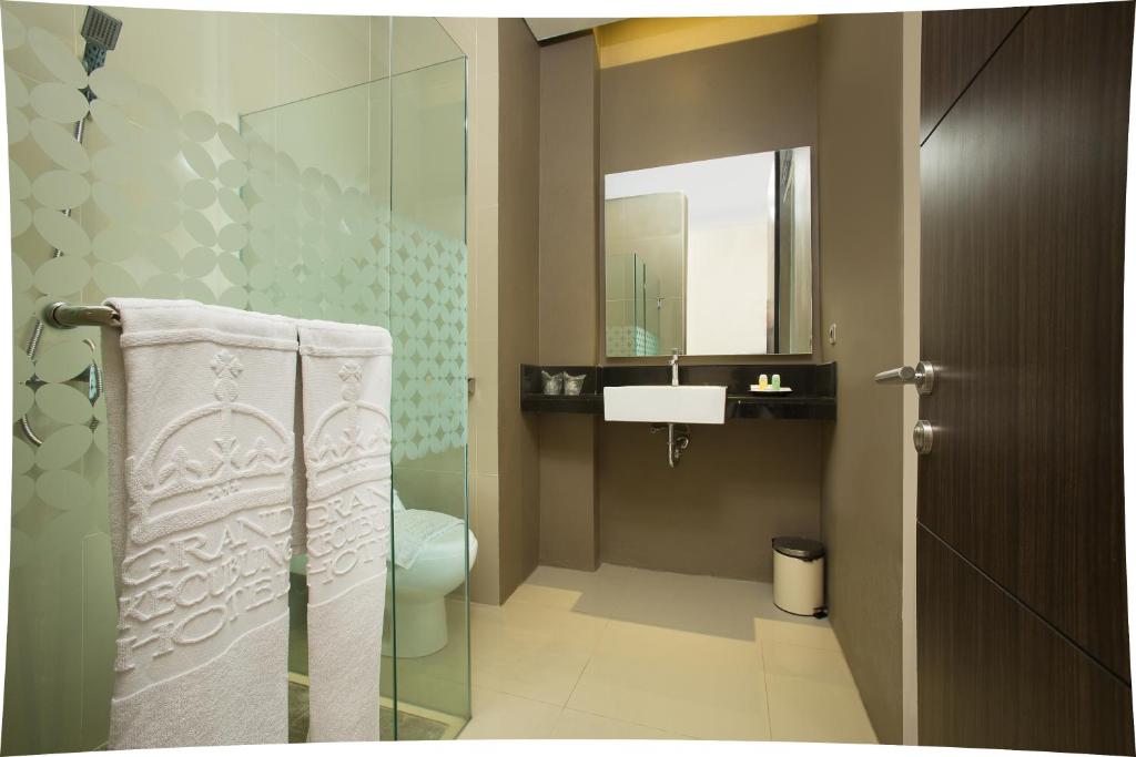 Koupelna v ubytování Grand Kecubung Hotel