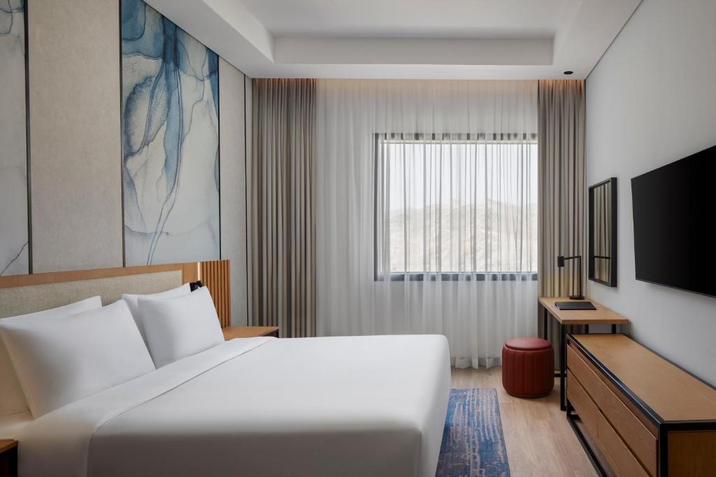 Courtyard by Marriott Makkahにあるテレビまたはエンターテインメントセンター