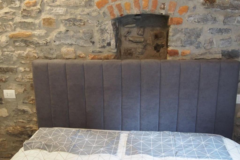 Postel nebo postele na pokoji v ubytování Un balcone sul lago