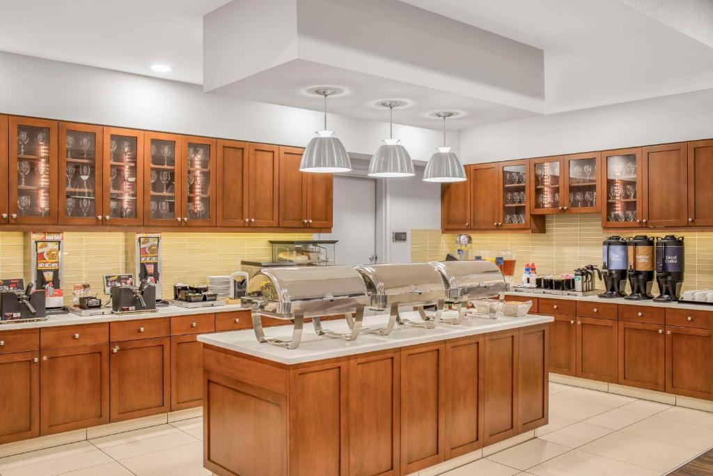 Homewood Suites by Hilton Winnipeg Airport - Polo Park - Resim 5