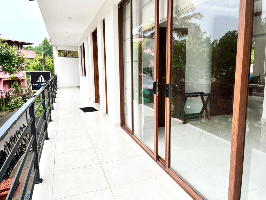 Balkón nebo terasa v ubytování Kandy Breeze City Hotel