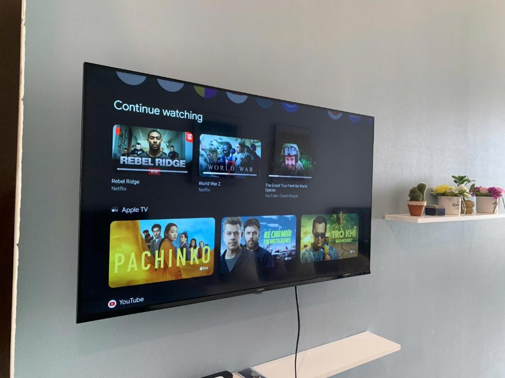 TV a/nebo společenská místnost v ubytování Saigon Downtown - Rivergate Residence