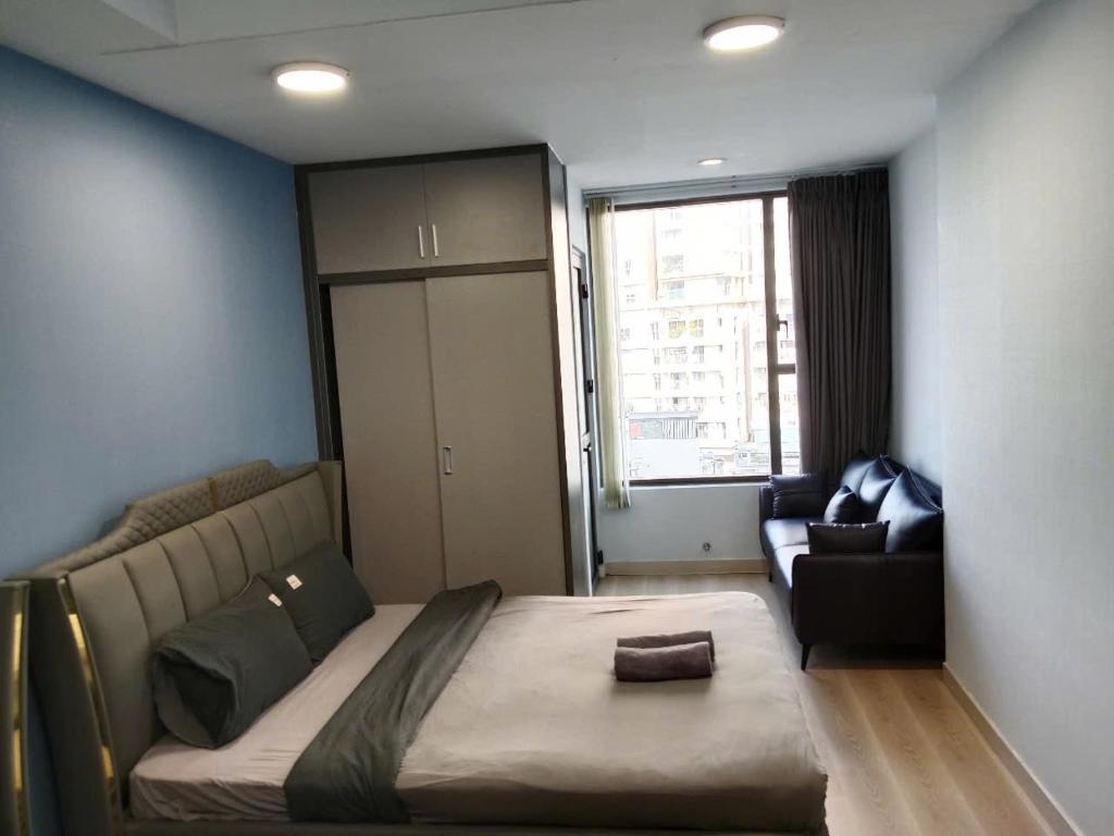 Postel nebo postele na pokoji v ubytování Saigon Downtown - Rivergate Residence