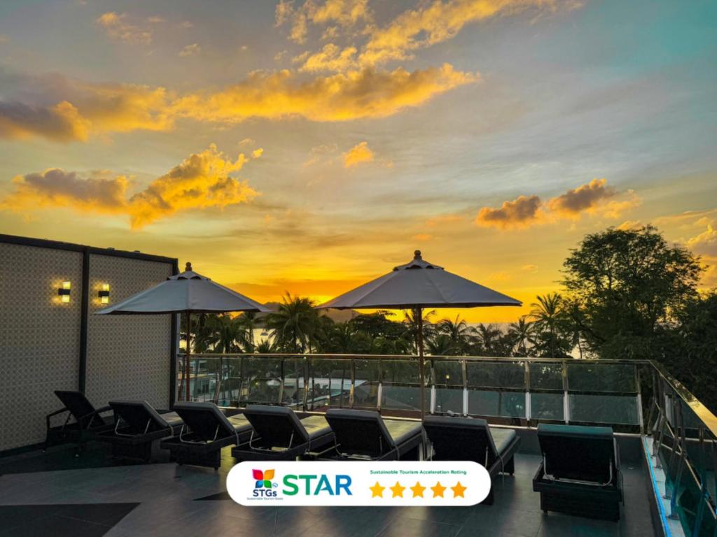 Clarian Hotel Beach Patong - Resim 18