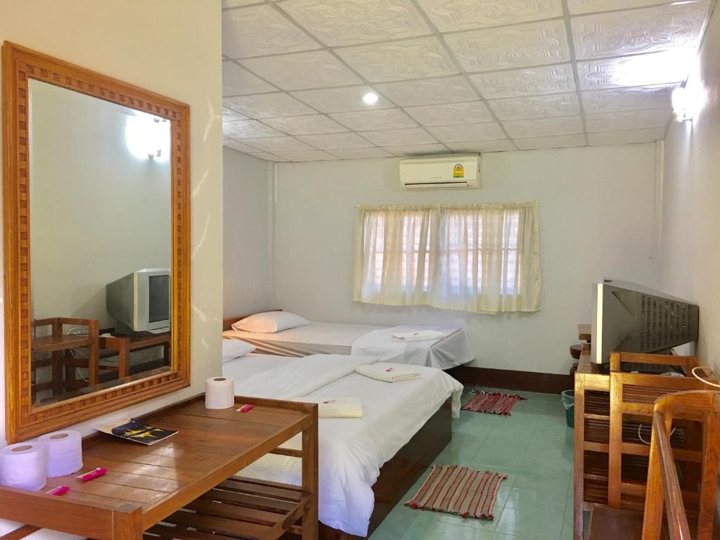 Postel nebo postele na pokoji v ubytování The Creek Garden Resort Huainamrin เดอะ ครีก การ์เด้น รีสอร์ท ห้วยน้าริน