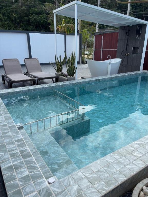 Bazén v ubytování The M Millions Pool Villa, Aonang Krabi -Free Shuttle to Aonang Beach nebo v jeho okolí