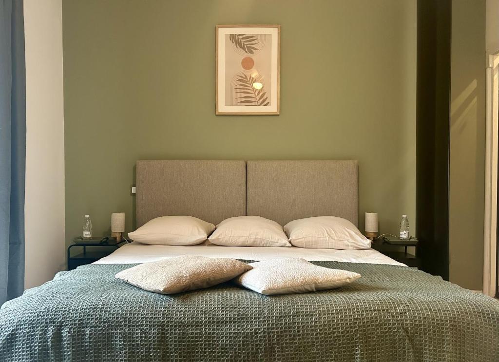 a bedroom with a bed with two pillows on it at Demeure de l'Estuaire in Plassac