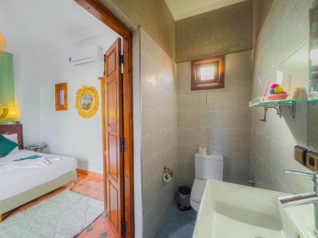 Koupelna v ubytování Riad L'Orchidée Suites & Spa