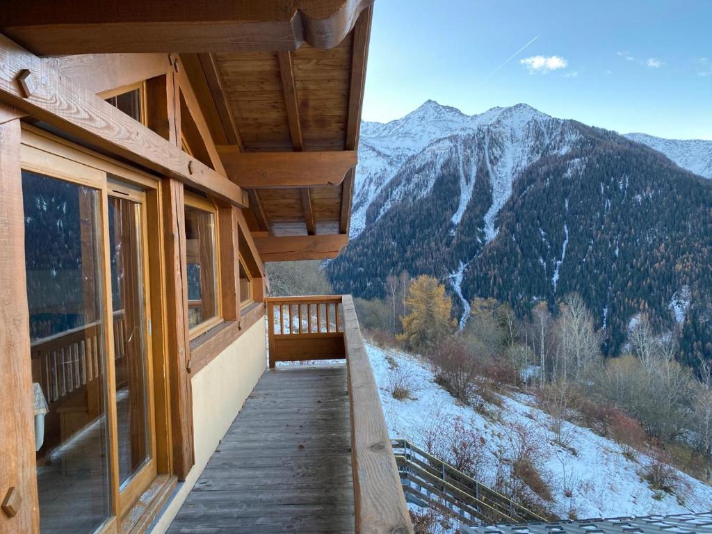 Landskap semula jadi dekat dengan chalet