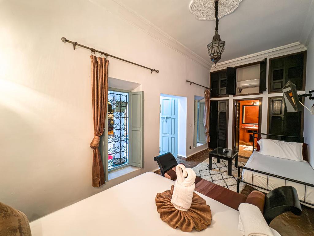 Postel nebo postele na pokoji v ubytování Riad L'Orchidée Suites & Spa