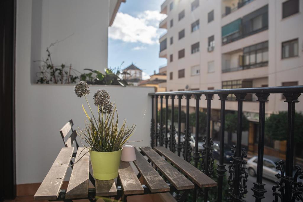 A balcony or terrace at Apartamento Atenea centro con garaje gratuito