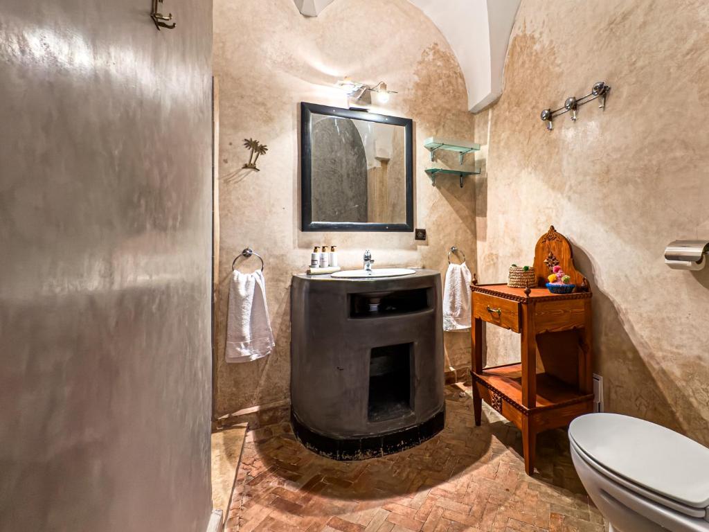 Koupelna v ubytování Riad L'Orchidée Suites & Spa