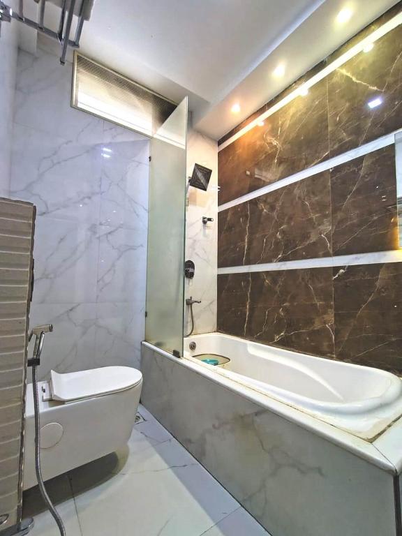 Koupelna v ubytování VITS Select Grand Inn, Ratnagiri
